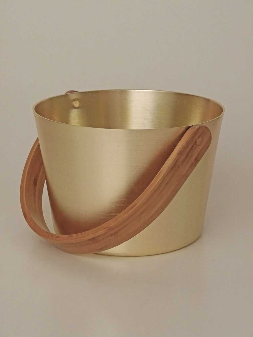 Opgietemmer champagne/goud met houten draaghendel